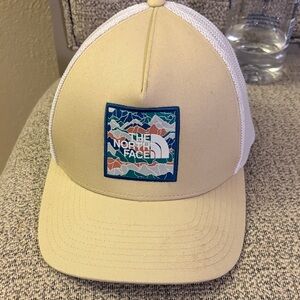 The North Face Flexfit 110 Trucker Hat
Snapback Patch Mountain Camo Tan